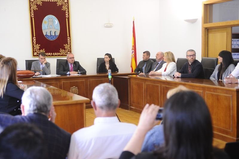 La Corporación municipal de Ribadavia durante una sesión plenaria (MARTIÑO PINAL).