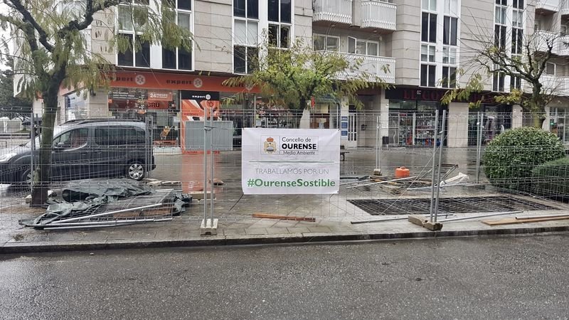 Obras en la rúa Sáenz Díez para la instalación de contenedores.