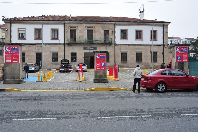 Ourense 17/12/2019.- Parking de San Francisco para Eroski. José paz