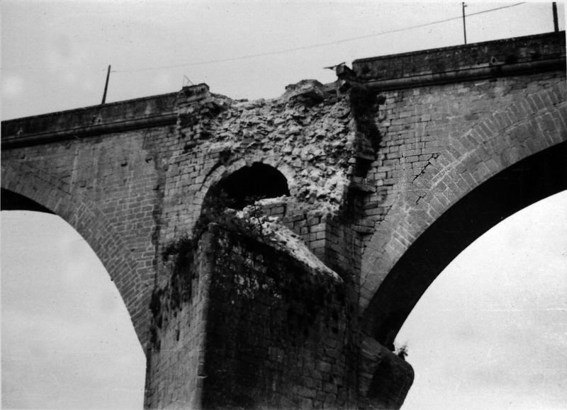 Archivo COTOP. Febrero del 66. Foto original de los daños en el puente.