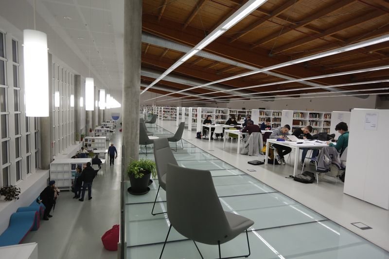 Ourense. 23/12/2019. Apertura de la nueva biblioteca al público el primer día de funcionamiento.
Foto: Xesús Fariñas
