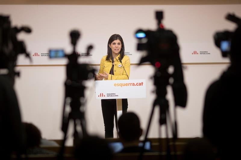 La portavoz de Esquerra Republicana de Catalunya (ERC), Marta Vilalta, durante una rueda de prensa. (Foto: EFE)