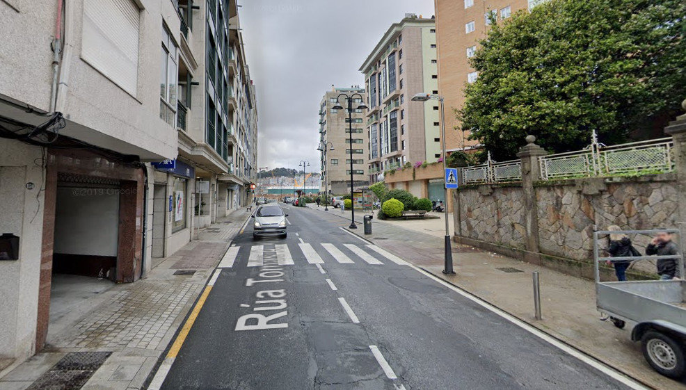 Un paso de cebra en la calle Tomás Alonso, en Vigo. (Google Maps)