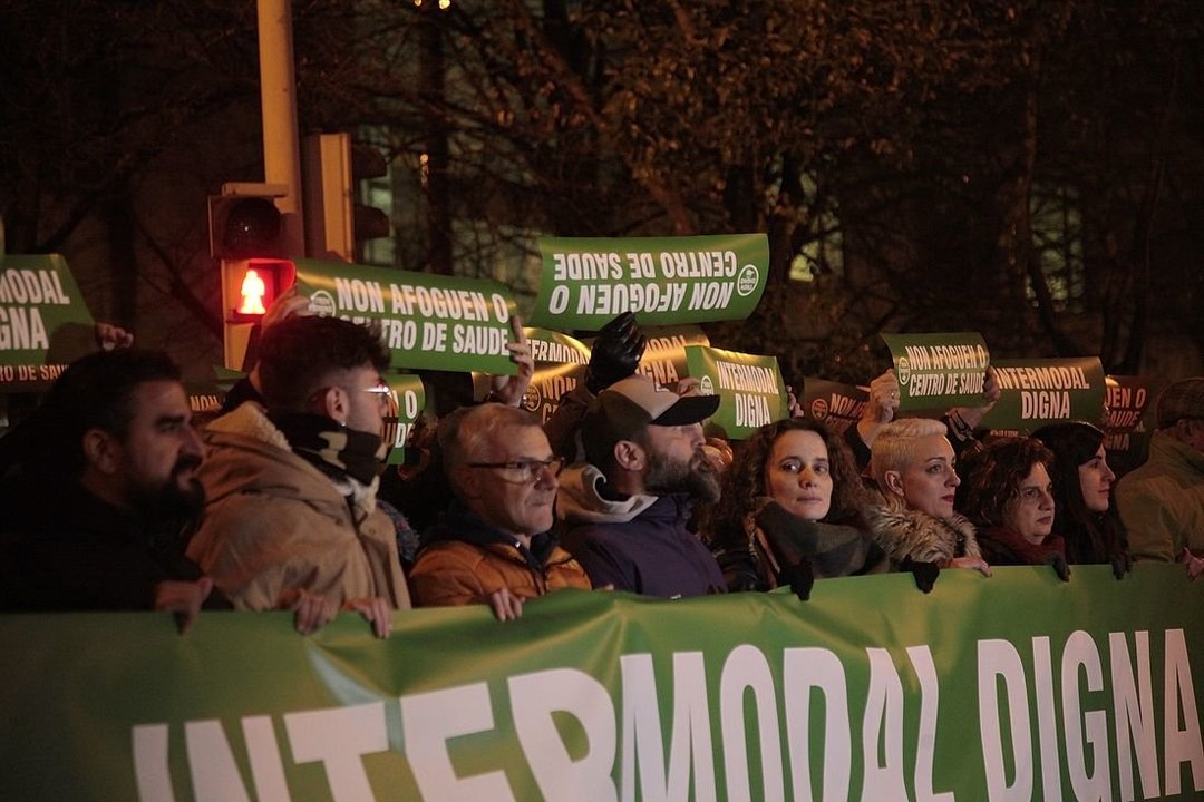 Manifestantes contra el actual proyecto de la Intermodal. (Foto: Miguel Ángel)