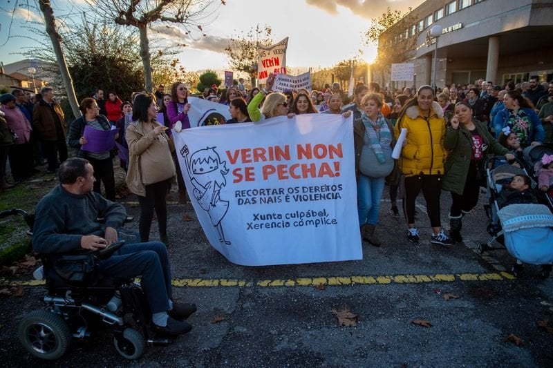 VERÍN (HOSPITAL DE VERÍN). 30/11/2019. OURENSE. Manifestación por la supresión del paritorio en el Hospital de Verín. FOTO: ÓSCAR PINAL
