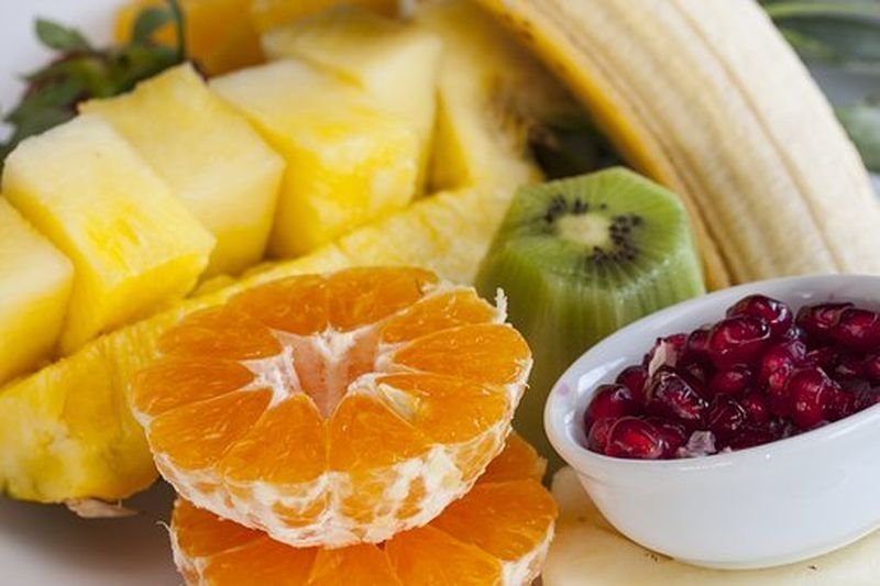 Conviene evitar las calorías de más, sustituyendo los azúcares por fruta.
