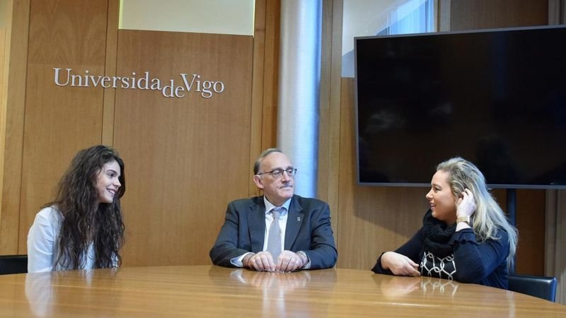 Candela Janeiro, Manuel Reigosa y Mónica Valderrama durante la reunión.