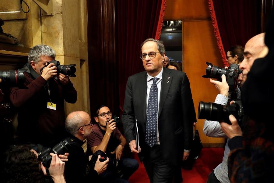 El presidente de la Generalitat, Quim Torra, a su llegada al pleno monográfico sobre corrupción que se celebra este lunes en el Parlament de Catalunya. (Foto: EFE)