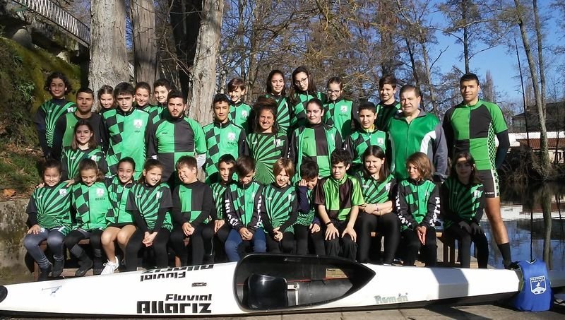 Los integrantes del equipo de competición del Fluvial Allariz que tratarán de ser protagonistas este año en las competiciones provinciales y autonómicas de piragüismo.
