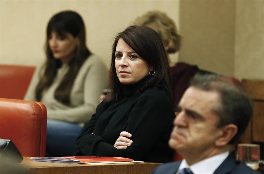 La vicesecretaria general y portavoz del PSOE en el Congreso de los Diputados, Adriana Lastra. (Foto: EFE)