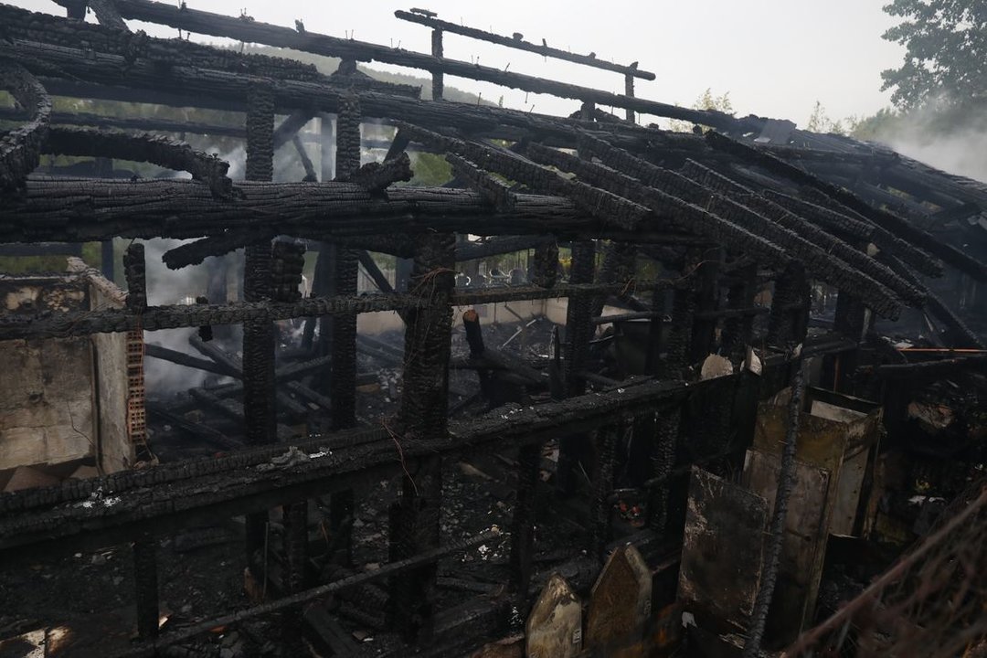 A CHAVASQUEIRA 24/04/2019.- Incendio en la terma de A Chavasqueira. José Paz
