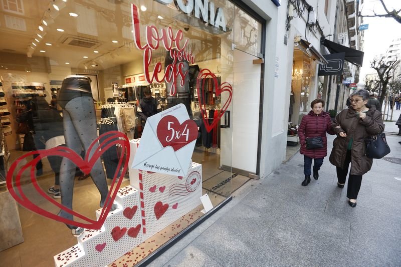 Ourense. 12/02/2020. Campaña de San Valentín en los comercios Ourensanos.
Foto: Xesús Fariñas