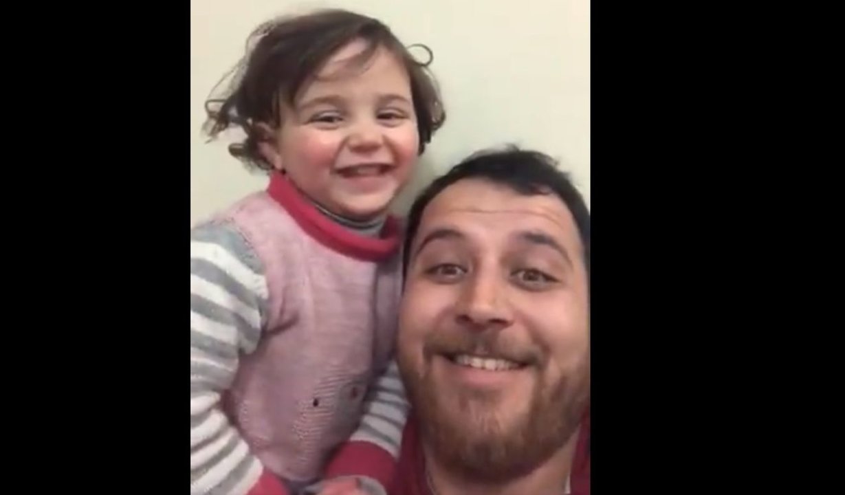 El padre sirio que se ha vuelto viral en las redes.