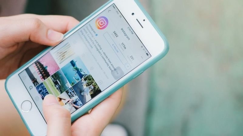 Instagram permite compartir fotos e interactuar con usuarios de todo el mundo.