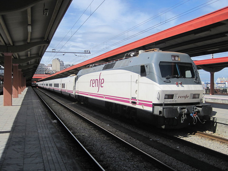 Un tren hotel de Renfe. (Foto: Wikimedia)