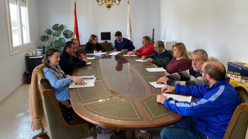 La Corporación municipal de Trasmiras durante el pleno.