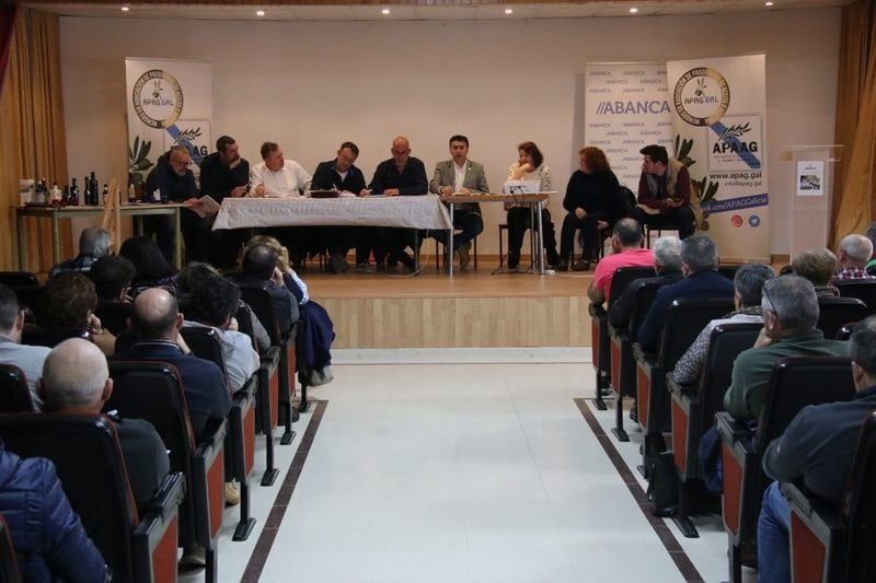 Asamblea general de la Asociación de Produtores de Aceite e Aceituna de Galicia, en Arnoia.