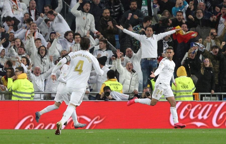 Mariano celebra su gol ante el FC Barcelona (EFE).