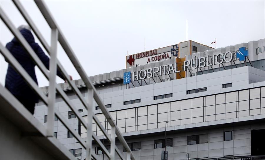 Hospital de A Coruña, en el que permanece el primer caso de coronavirus en Galicia (EFE).