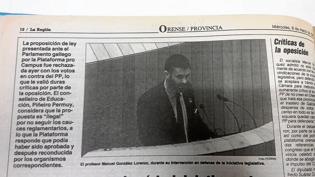 Manuel González, en el Parlamento, en una página antigua del periódico.