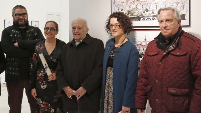 En el centro, el doctor José Fernández, en un acto de homenaje a los fundadores de la Academia Médico Quirúrgica. (Foto: AMQ)