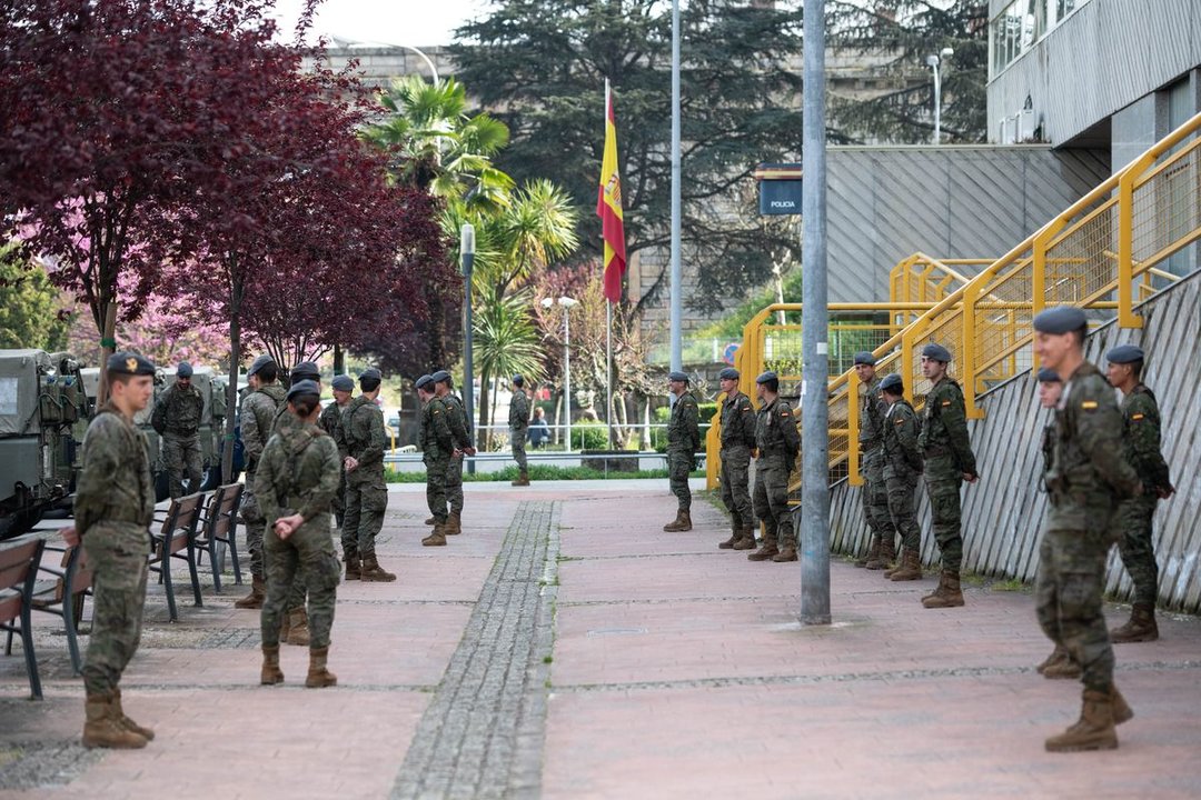 OURENSE (COMISARÍA POLICÍA NACIONAL). 18/03/2020. OURENSE. Despliegue militar y policial en las calles de Ourense. FOTO: ÓSCAR PINAL
