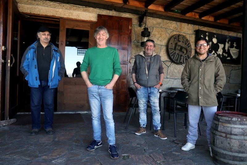 José Emilio Arango, Toni Martínez, Miguel Ángel Manzanita, Rubén Antón, en la entrada del fiadeiro (JOSÉ PAZ).