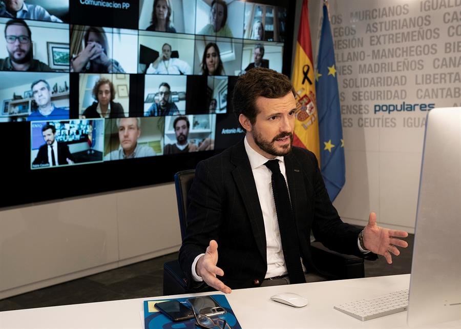 El presidente del Partido Popular Pablo Casado, durante la videoconferencia con la Comisión de seguimiento del COVID-19 del PP, el viernes en Madrid. (Foto: EFE)