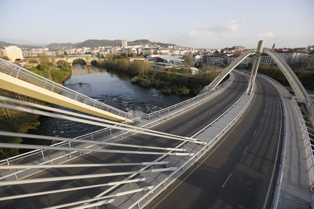 Ourense. 13/03/2020. Confinamiento por el coronavirus en Ourense. Fotos de la zona del puente del milenio con muy poco tráfico.
Foto: Xesús Fariñas