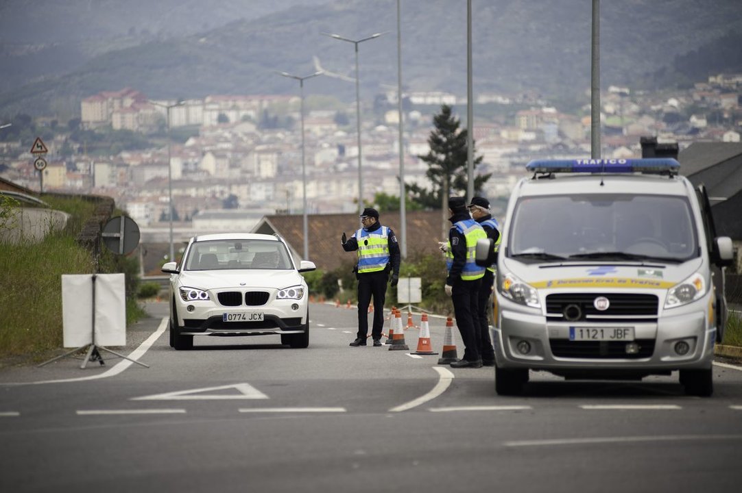 Ourense 28/3/20
Control policial carretera de Trives en Os Viros

Fotos Martiño Pinal