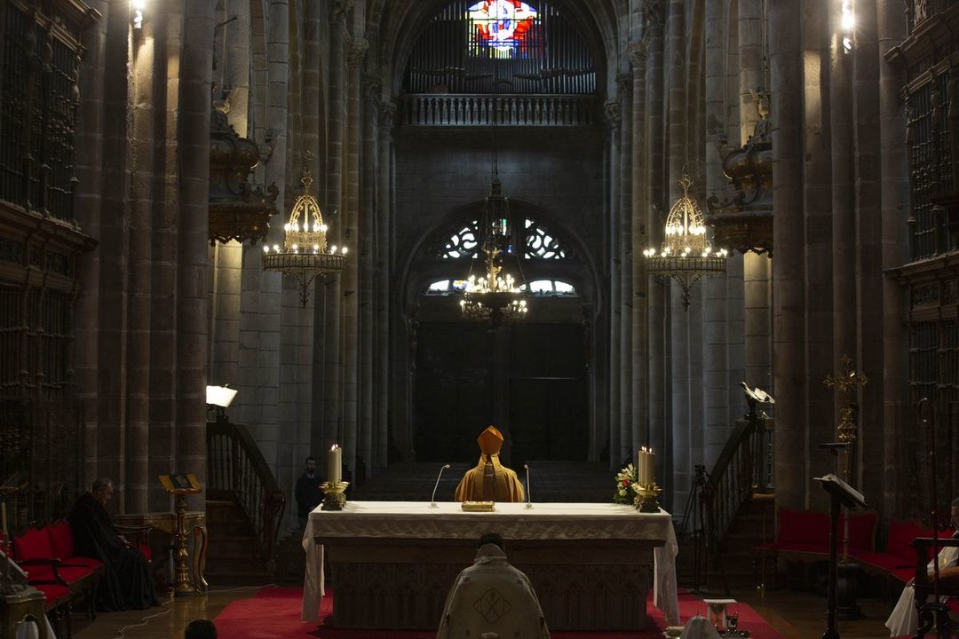 Ourense. 09/04/2020. Misa en la catedral por el jueves santo con aforo limitado por el estado de alarma por el Covid-19.
Foto: Xesús Fariñas