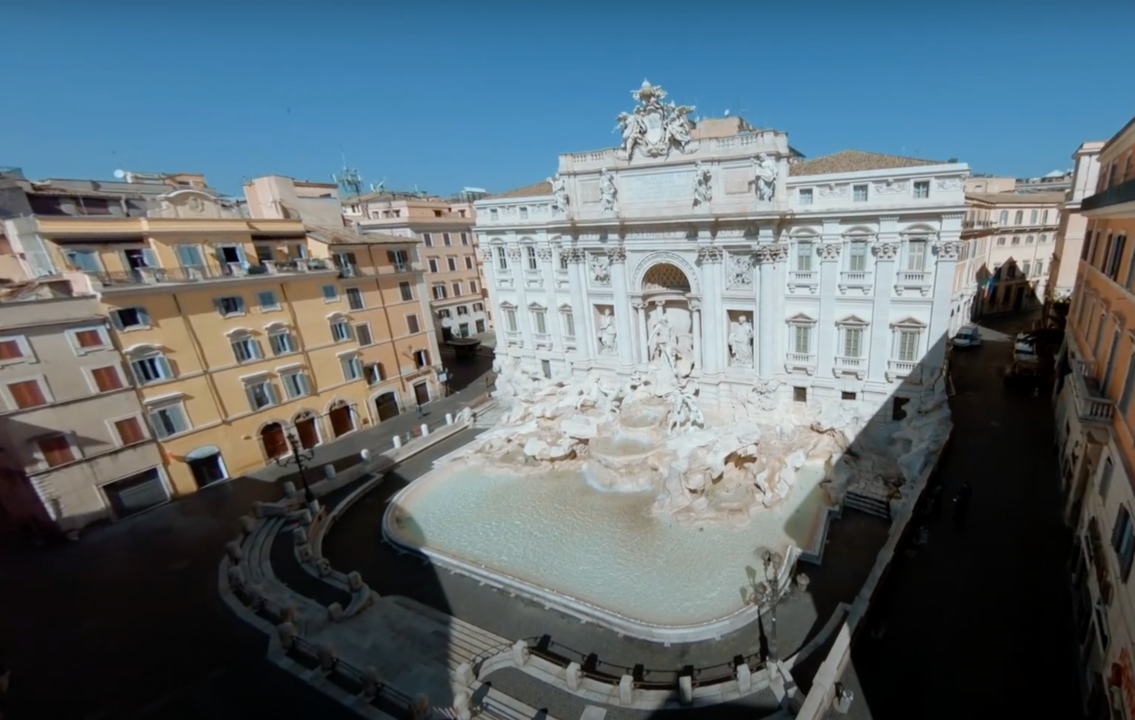 La fontana di Trevi, desde el aire. (Vídeo: Nils Astrologo)