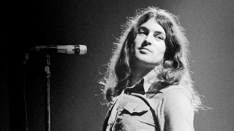Ian Gilland, que se había convertido en cantante de Deep Purple, participó en la grabación del álbum.