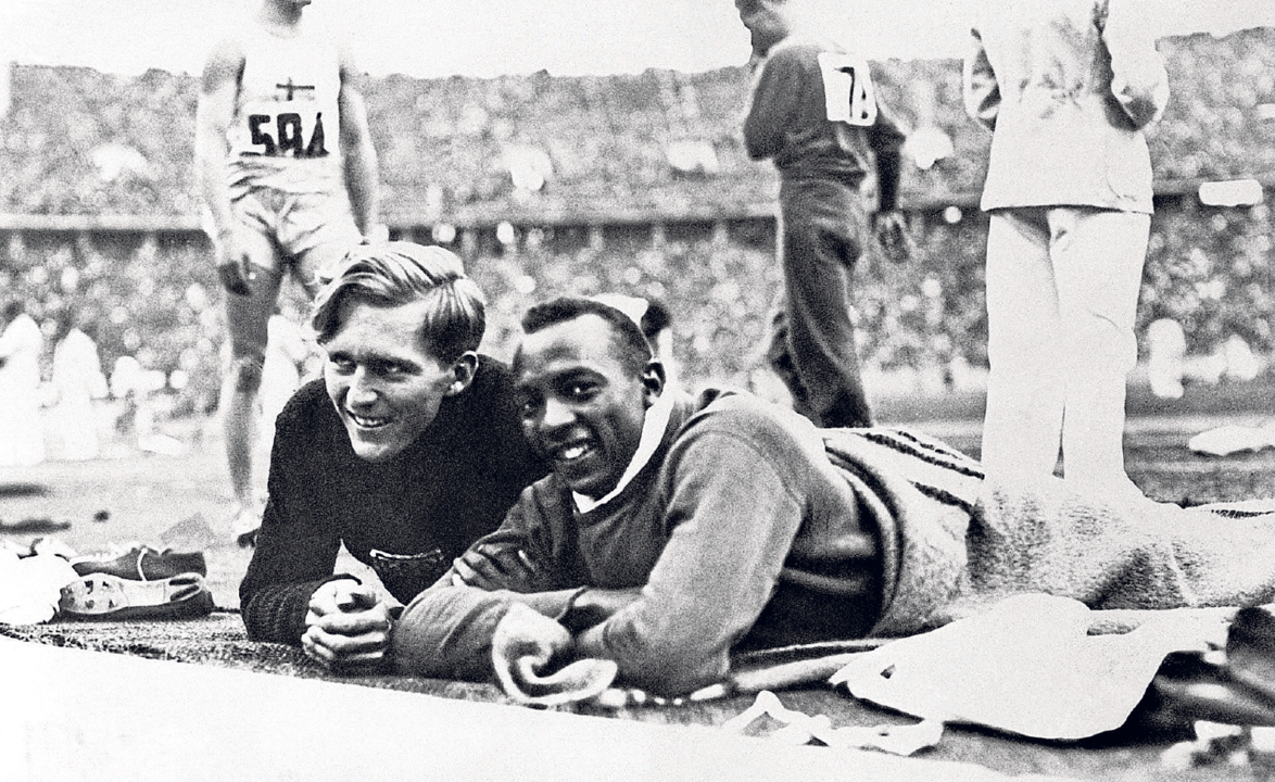 El alemán Lutz Long y el estadounidense Jesse Owens, en los Juegos de Berlín 1936.