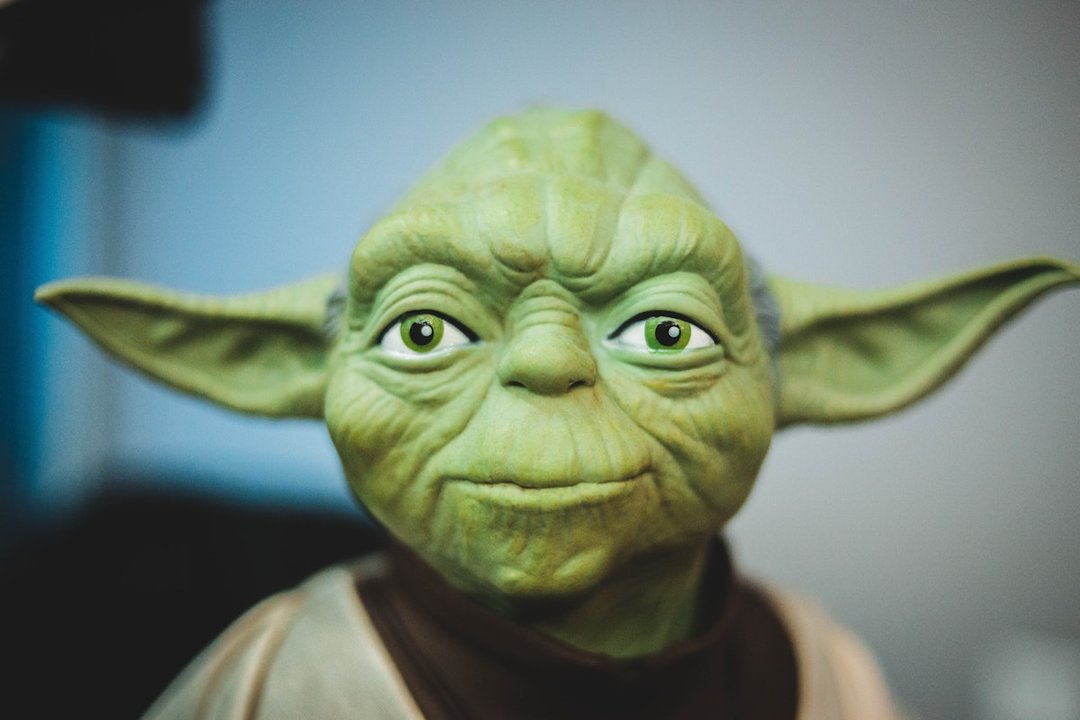 Una figura de Yoda. (Foto: Unsplash)