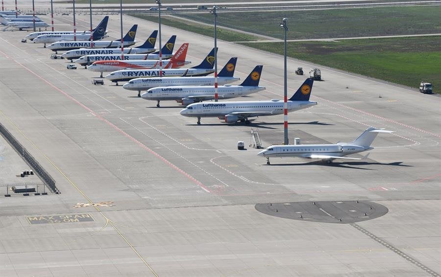 Aviones parados en un aeropuerto (EFE).