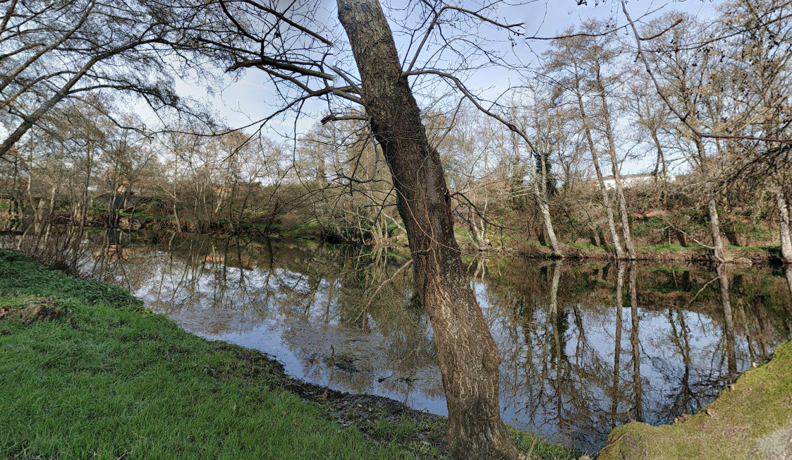 El río Arnoia, cerca del lugar donde se encontró el cadáver. (Foto: Google Maps)