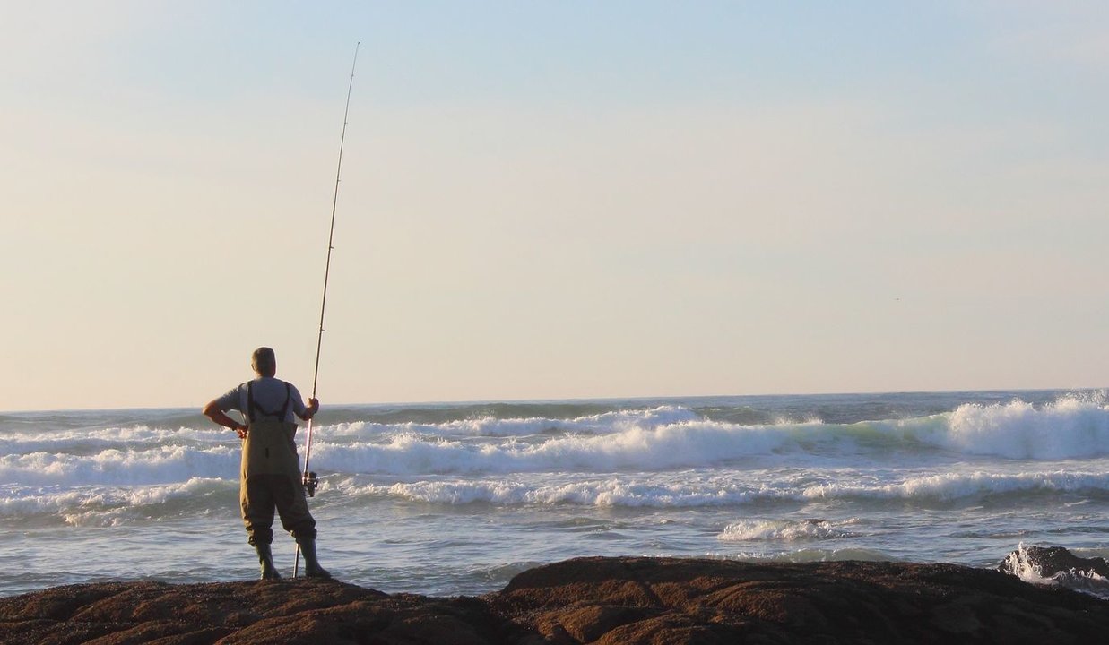 Pescador de Sargos en Vila Praia de ncora 2_resultado