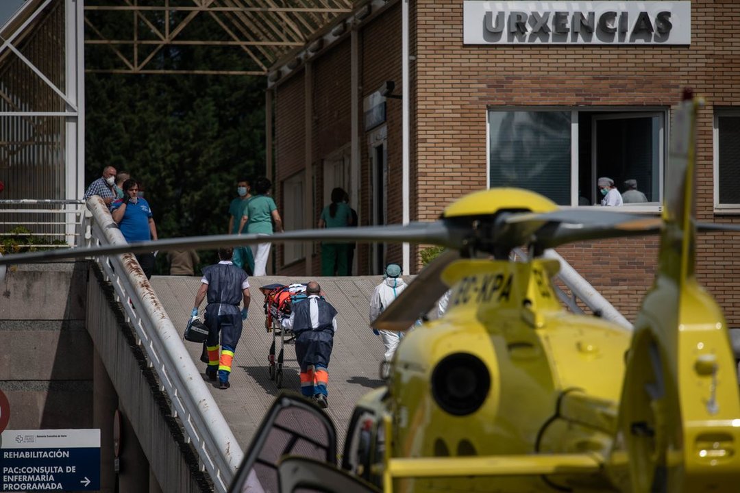 VERÍN (HOSPITAL). 07/05/2020. OURENSE. Rueda de prensa de los responsables del Hospital de Verín. FOTO: ÓSCAR PINAL

Un helicóptero de urxencias traslada a un paciente al hospital de Verín.

