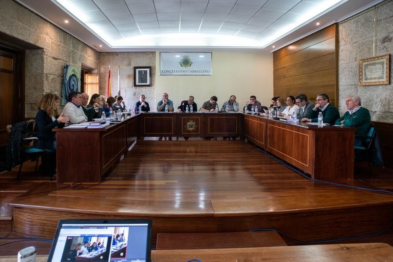 La Corporación de Carballiño en la sesión de aprobación inicial del presupuesto, el 10 de marzo (ÓSCAR PINAL).