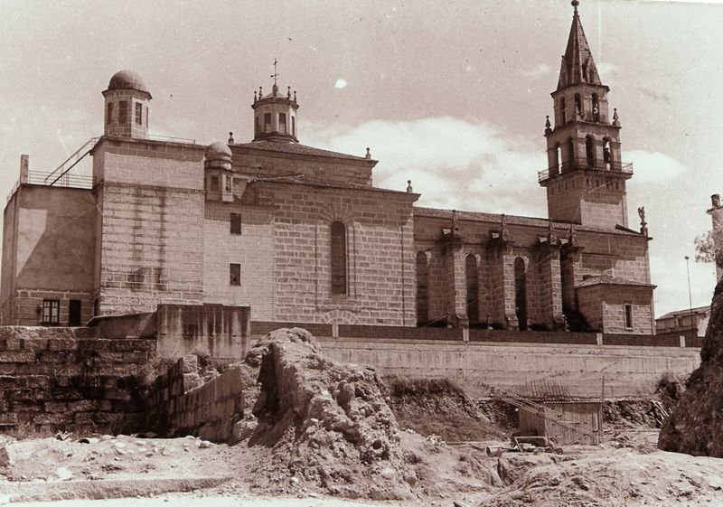 El Santuario, próximo a su finalización, en 1962. (Foto Rafa, O Couto.)