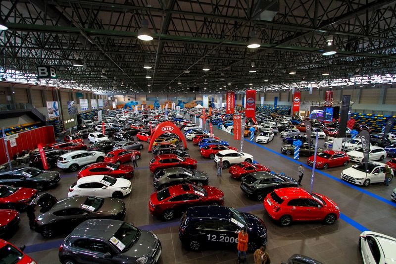 Exposición de vehículos a la venta en un salón celebrado en Expourense en octubre del 2019 (MIGUEL ÁNGEL).