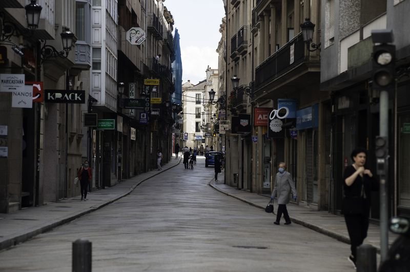 El centro de Ourense, con apenas peatones.
