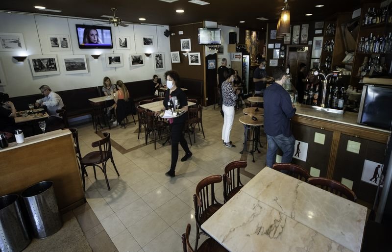 Fase 2 bares de Ourense. Imagen del Bar Cabanillas. Foto: Martiño Pinal