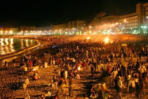 Las hogueras de San Juan es una de las fiestas preferidas de los coruñeses. FOTO: Turismo de A Corña