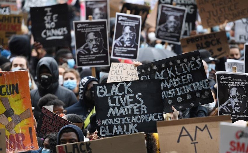 Británicos protestan por la muerte de Floyd pese a advertencias sanitarias / EFE