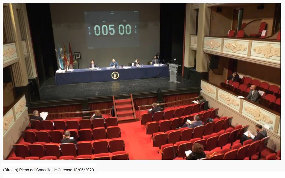 Pleno de Ourense en el Teatro Principal. Foto @OurenseConcello