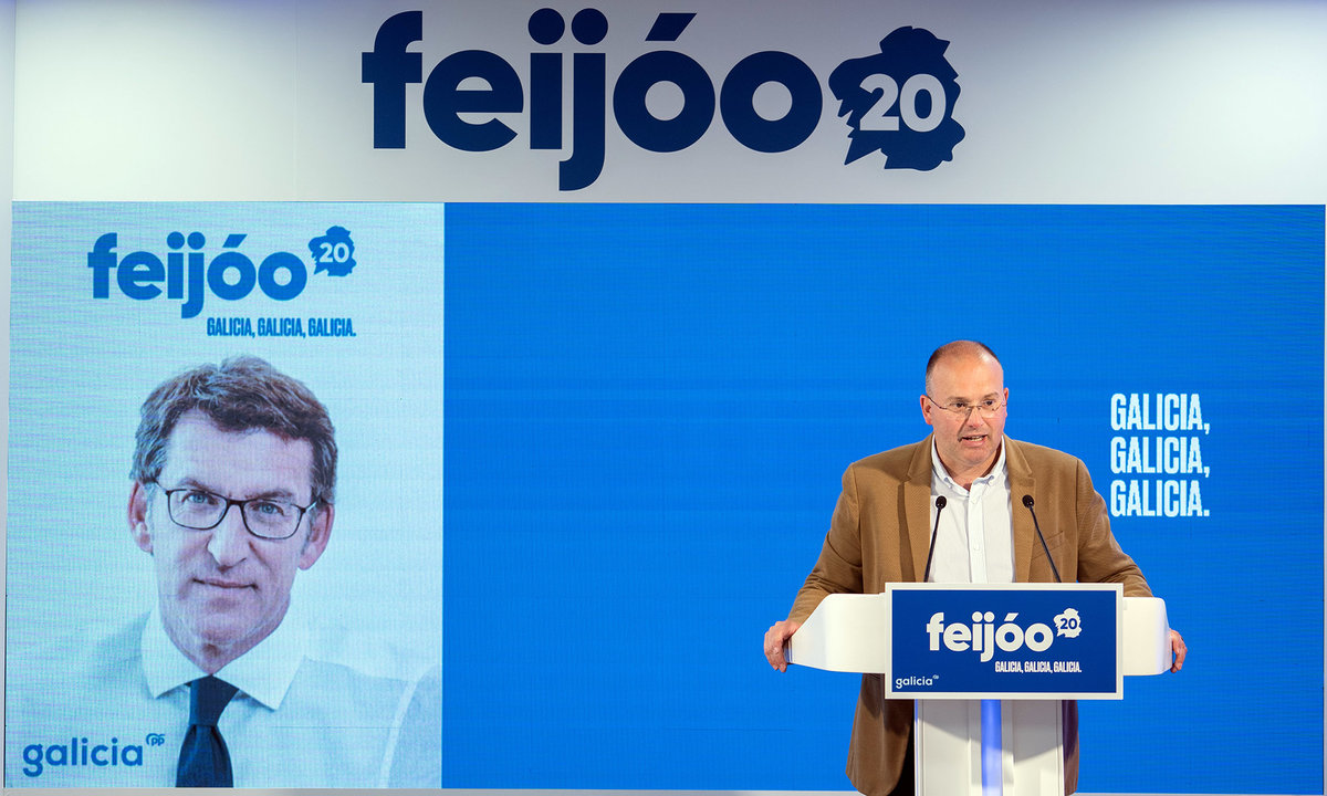  Miguel Tellado, presenta en conferencia de prensa la
campaña de su partido 