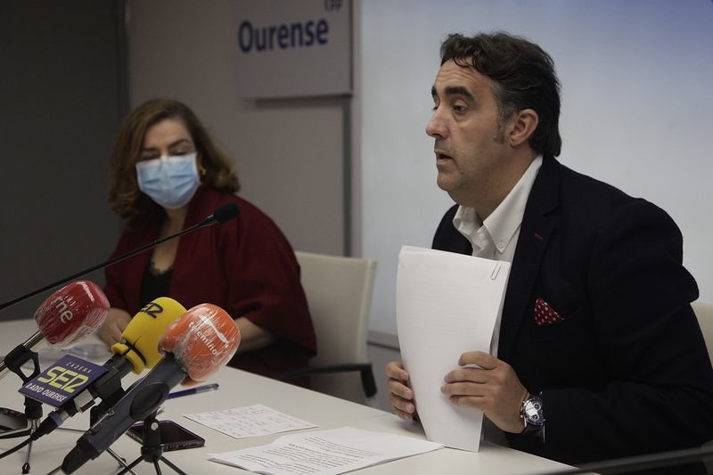 Flora Moure y Jorge Pumar presentaron la moción que se llevará a pleno en Ourense (MIGUEL ÁNGEL).