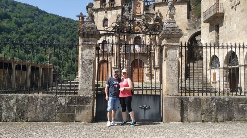Una pareja de visitantes, Víctor y Anabel, se tuvo que conformar con las fotos exteriores.
